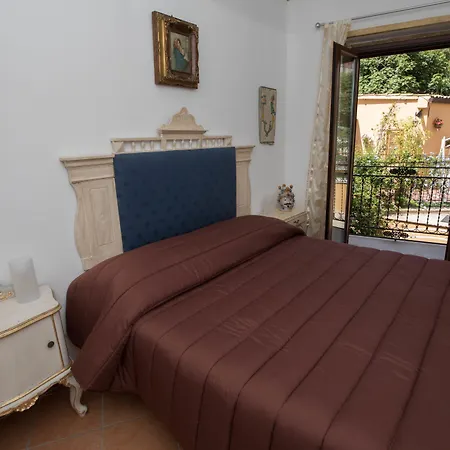 Alojamento de Acomodação e Pequeno-almoço Cannatella's Mansion 3*