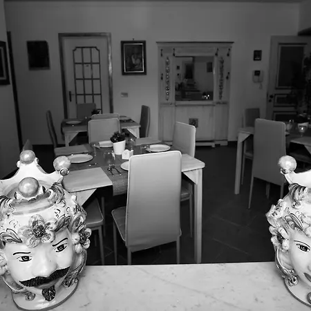 Alojamento de Acomodação e Pequeno-almoço Cannatella's Mansion 3*